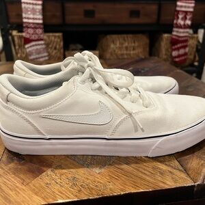 Nike SB Canvas Skate Shoes in White
